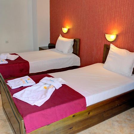 Hotel Feniks 로제넷츠 외부 사진