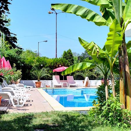 Hotel Feniks 로제넷츠 외부 사진