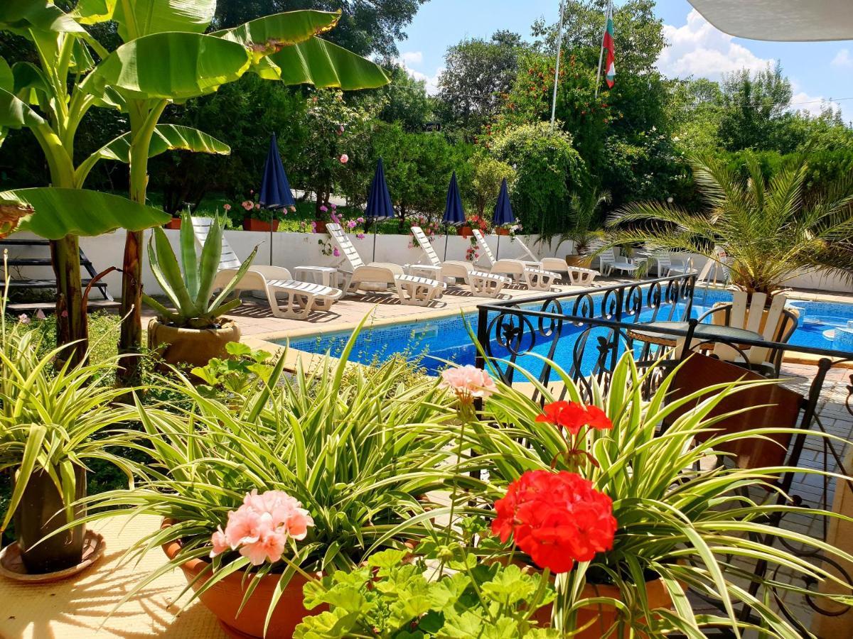 Hotel Feniks 로제넷츠 외부 사진
