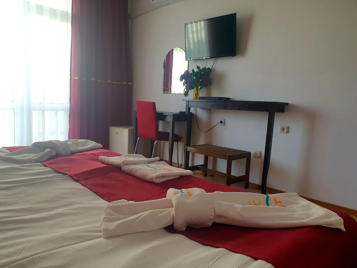 Hotel Feniks 로제넷츠 외부 사진
