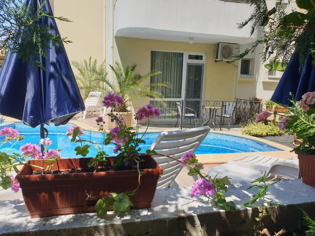 Hotel Feniks 로제넷츠 외부 사진