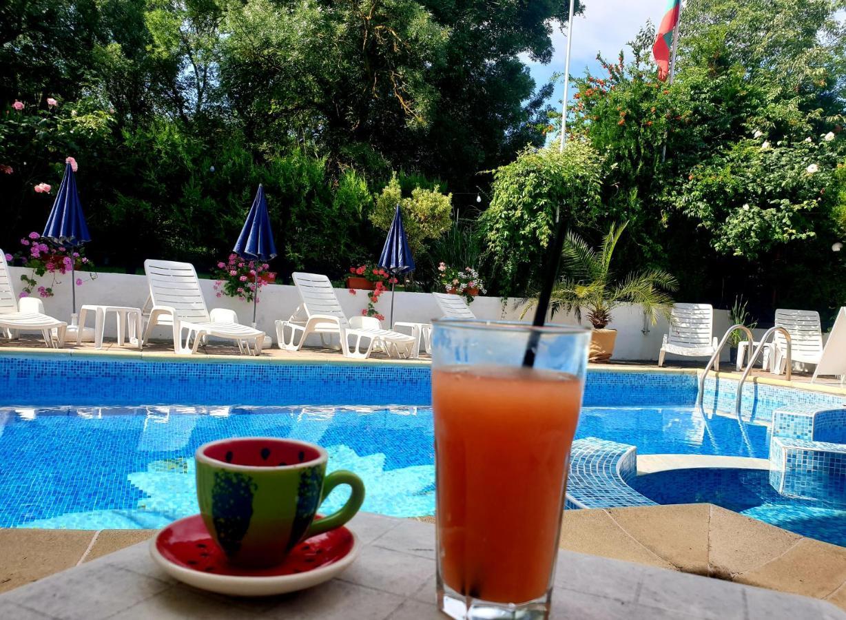 Hotel Feniks 로제넷츠 외부 사진