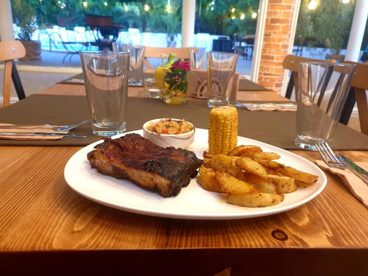 Hotel Feniks 로제넷츠 외부 사진