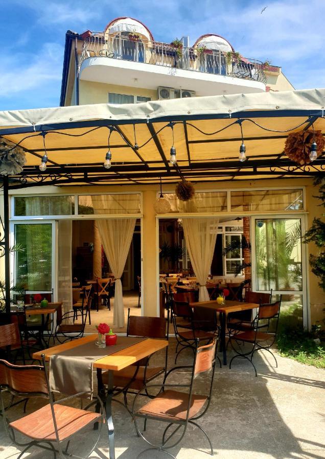 Hotel Feniks 로제넷츠 외부 사진
