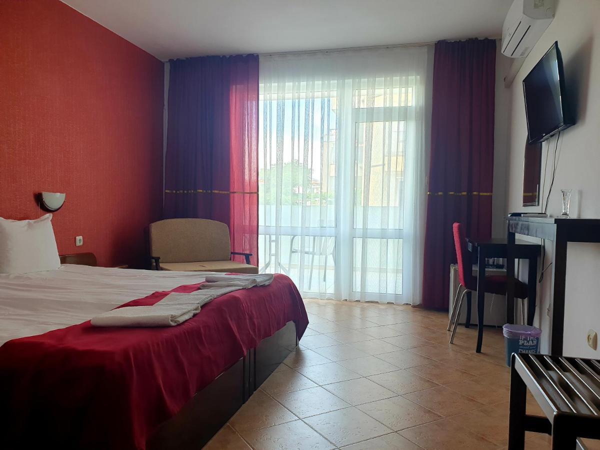 Hotel Feniks 로제넷츠 외부 사진