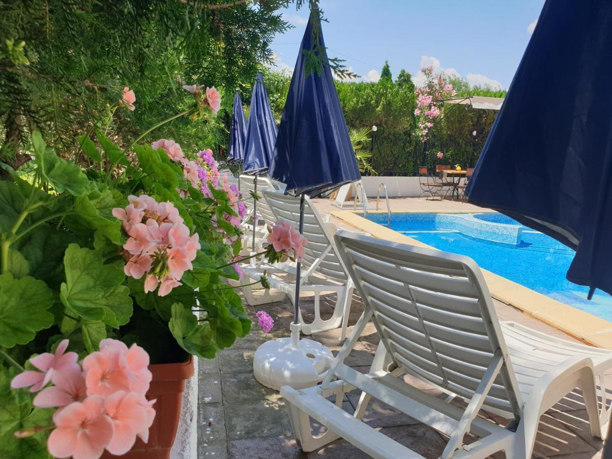 Hotel Feniks 로제넷츠 외부 사진