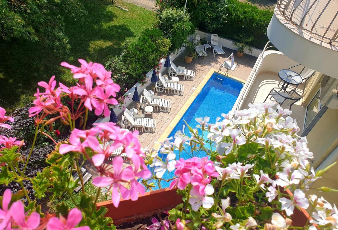 Hotel Feniks 로제넷츠 외부 사진