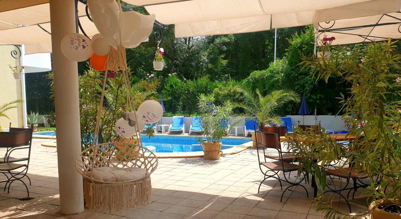 Hotel Feniks 로제넷츠 외부 사진