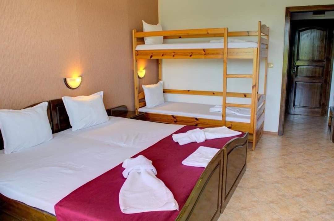 Hotel Feniks 로제넷츠 외부 사진