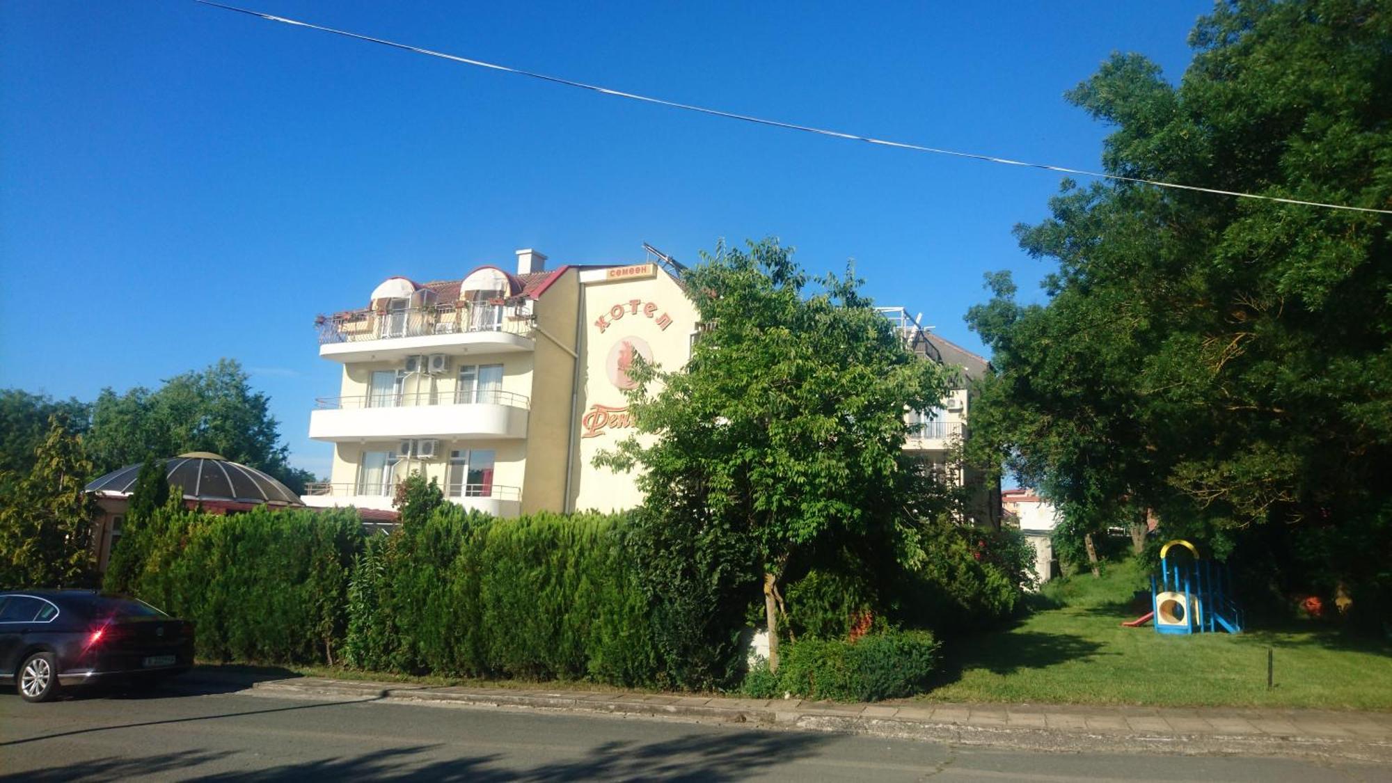 Hotel Feniks 로제넷츠 외부 사진
