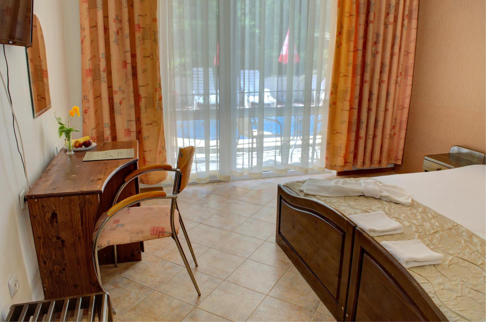 Hotel Feniks 로제넷츠 외부 사진