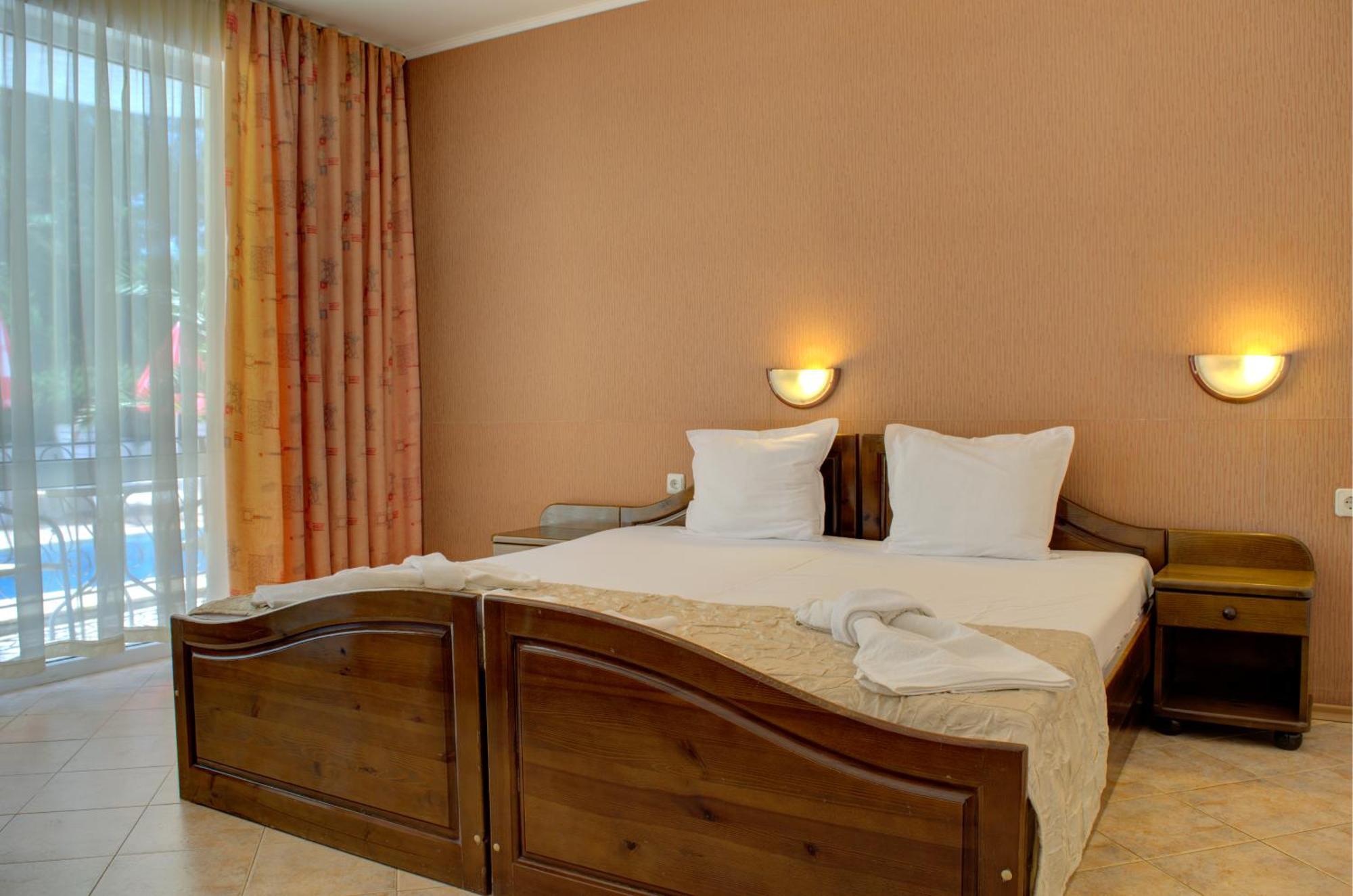 Hotel Feniks 로제넷츠 외부 사진