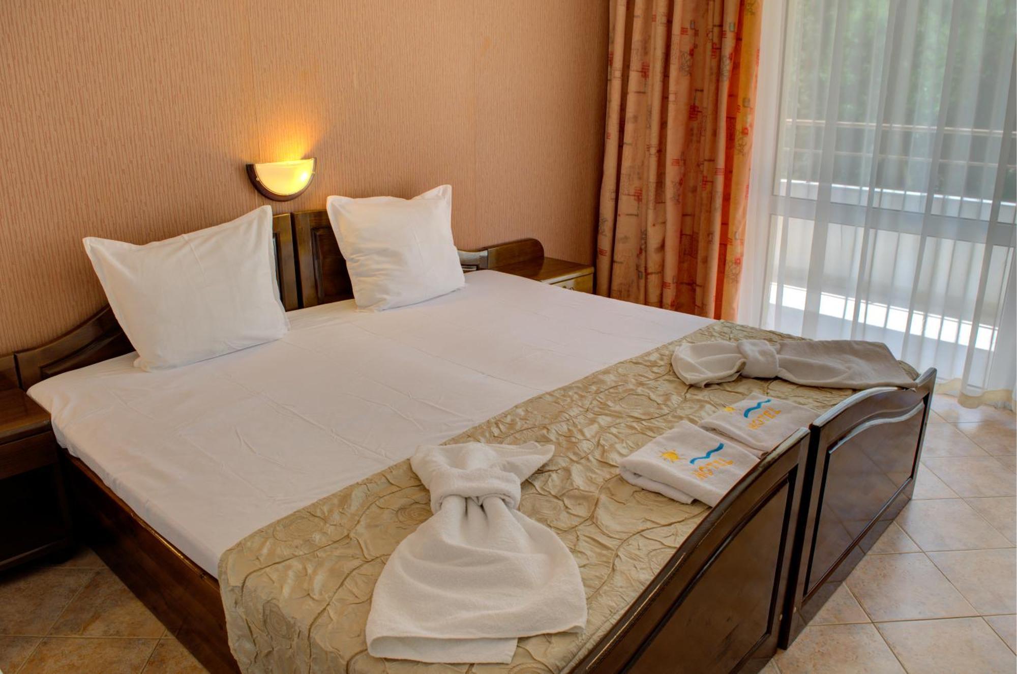 Hotel Feniks 로제넷츠 외부 사진