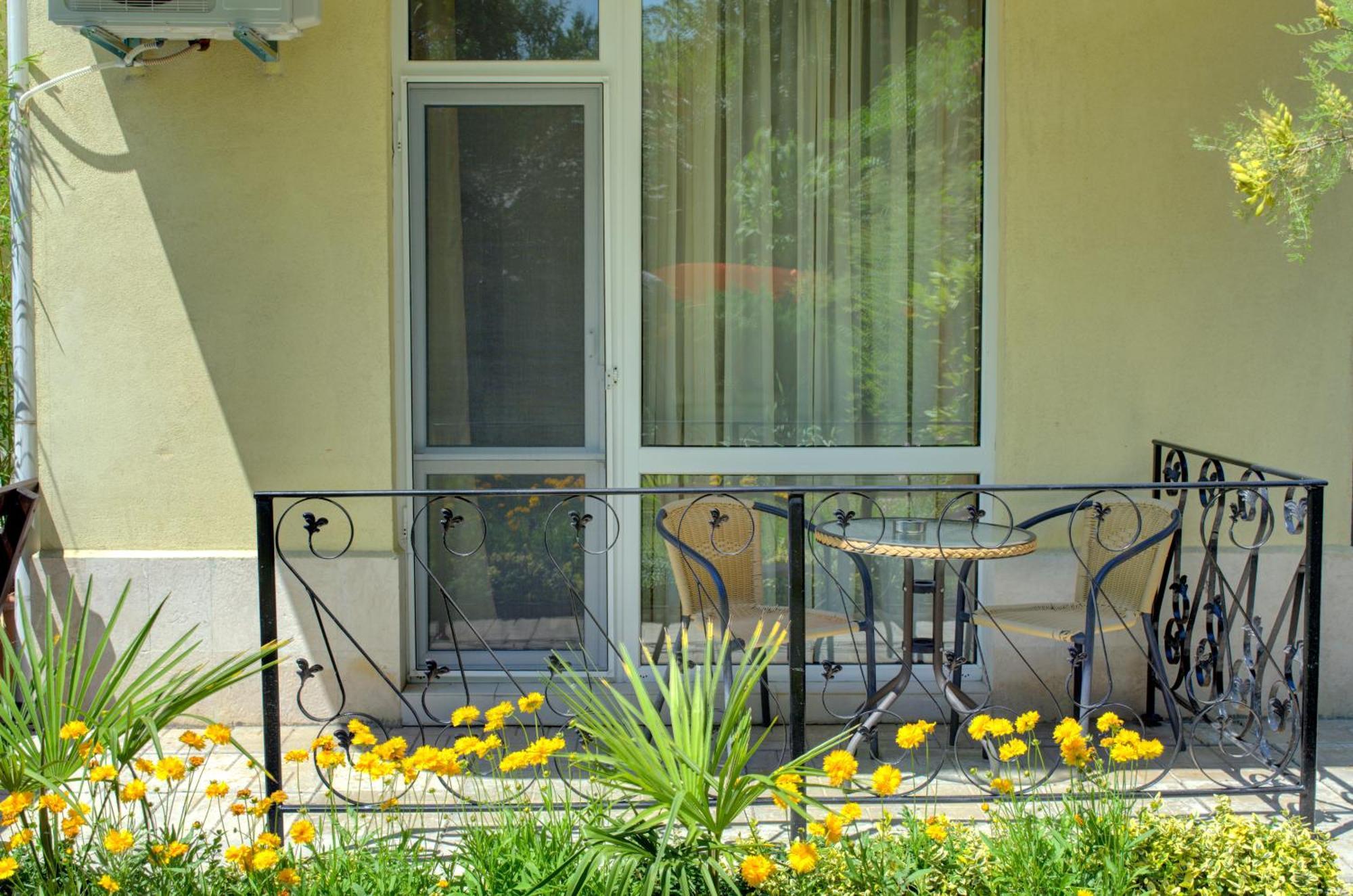 Hotel Feniks 로제넷츠 외부 사진