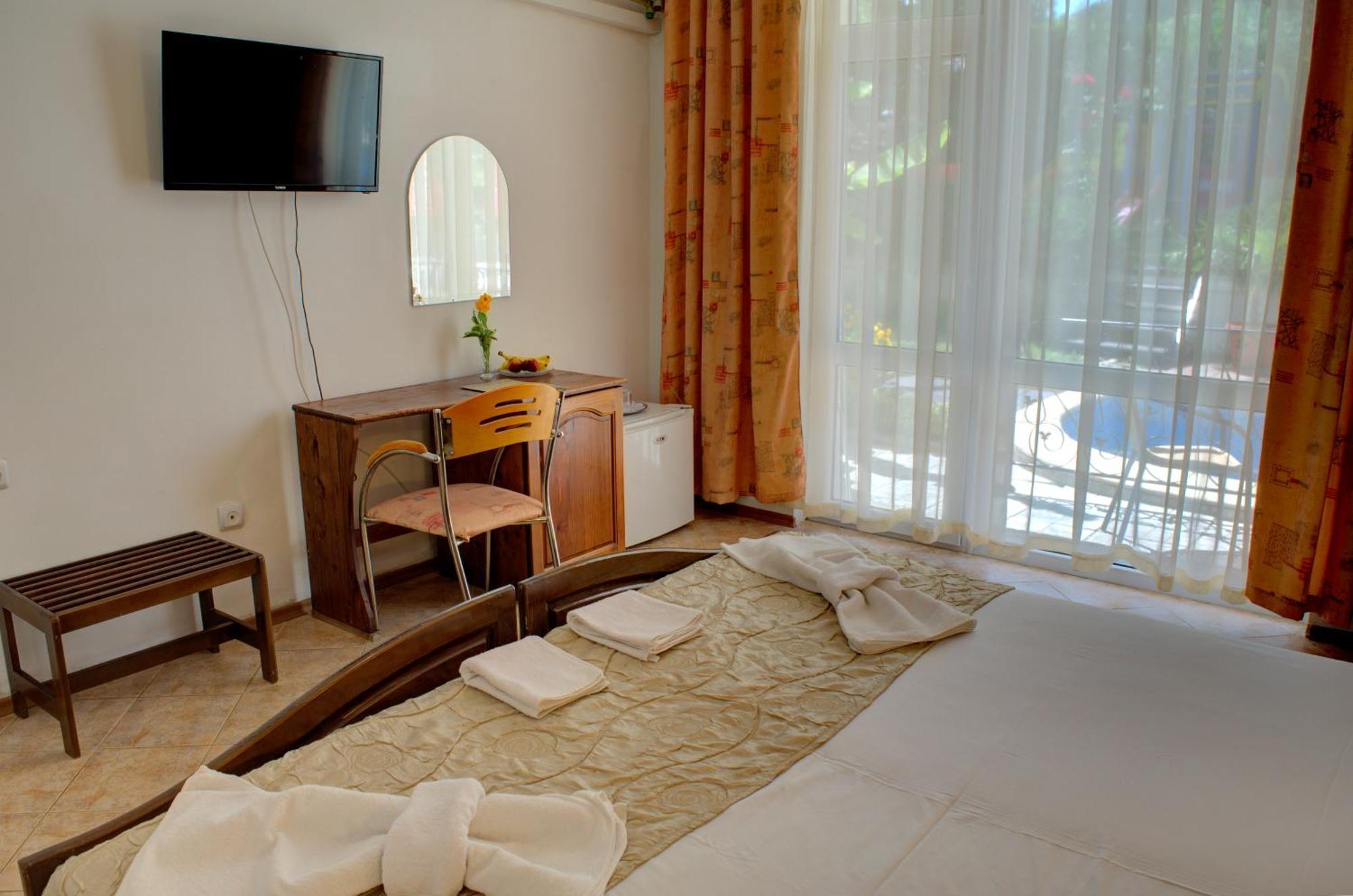 Hotel Feniks 로제넷츠 외부 사진
