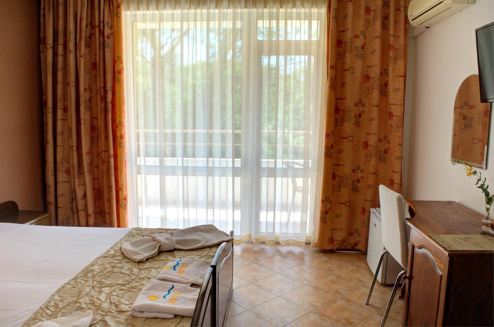 Hotel Feniks 로제넷츠 외부 사진