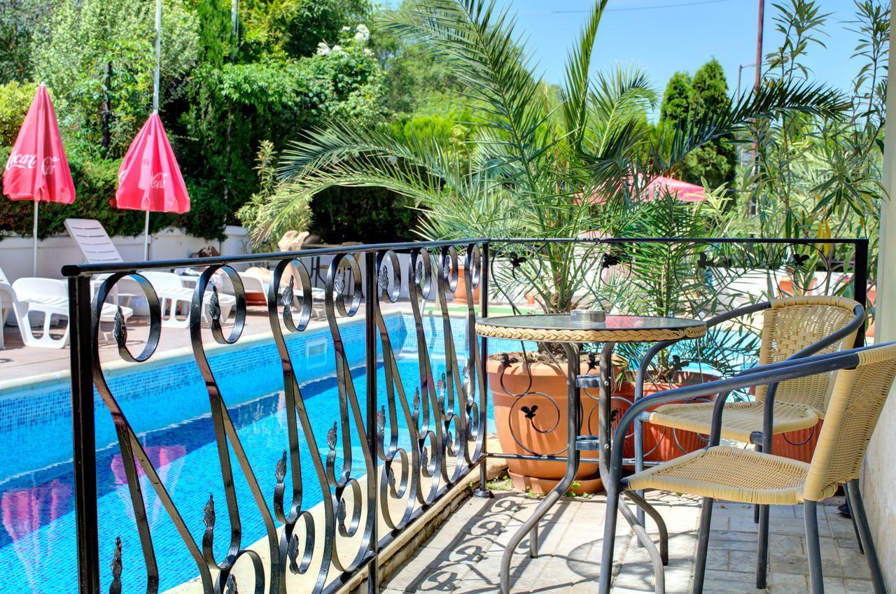 Hotel Feniks 로제넷츠 외부 사진