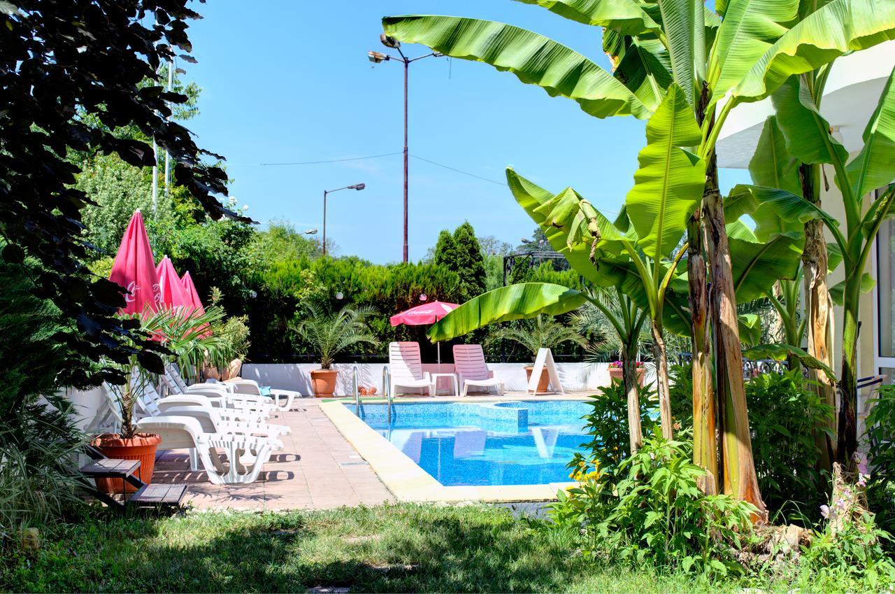 Hotel Feniks 로제넷츠 외부 사진