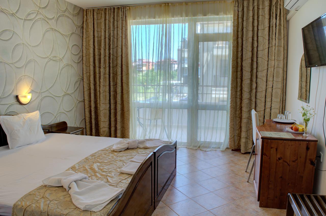 Hotel Feniks 로제넷츠 외부 사진